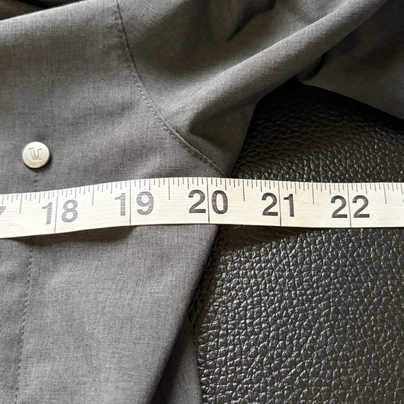 Vuori Outdoor Trainer Shell Black hooded womens lightweight pockets vw501 Sz M - Picture 15 of 16